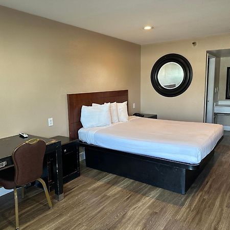 The Dixie Orange County Hotel Stanton Exterior photo