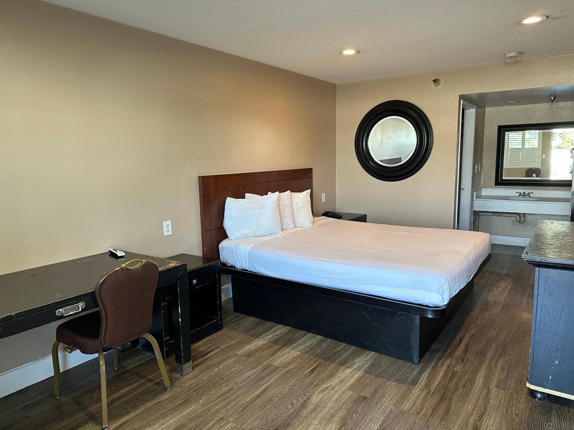 The Dixie Orange County Hotel Stanton Exterior photo