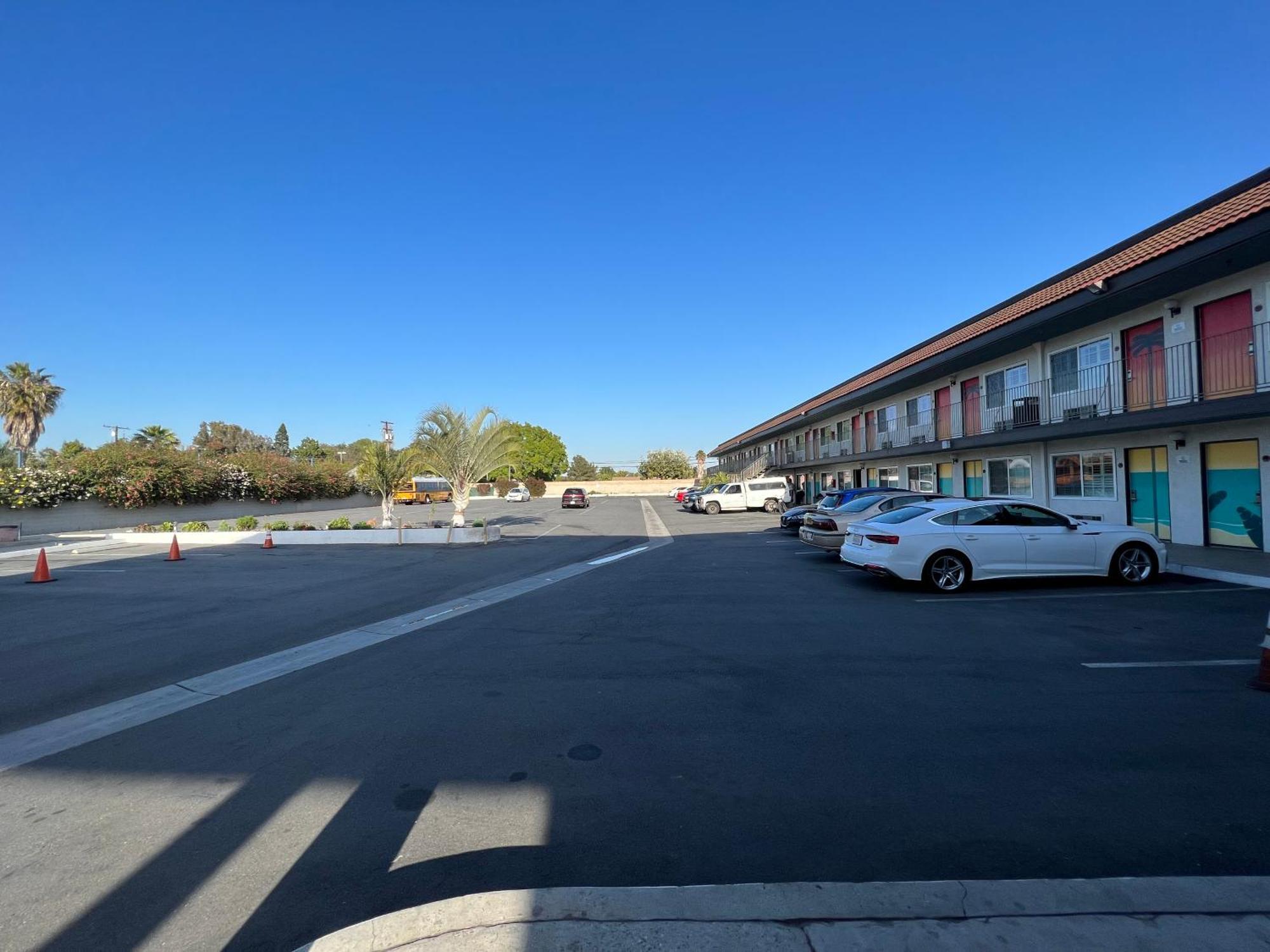 The Dixie Orange County Hotel Stanton Exterior photo