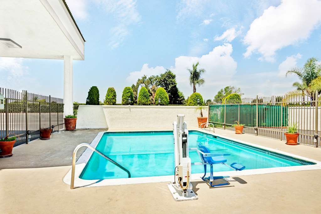 The Dixie Orange County Hotel Stanton Facilities photo