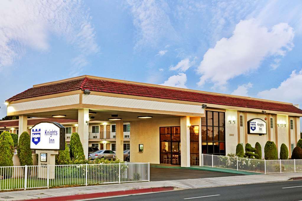 The Dixie Orange County Hotel Stanton Exterior photo