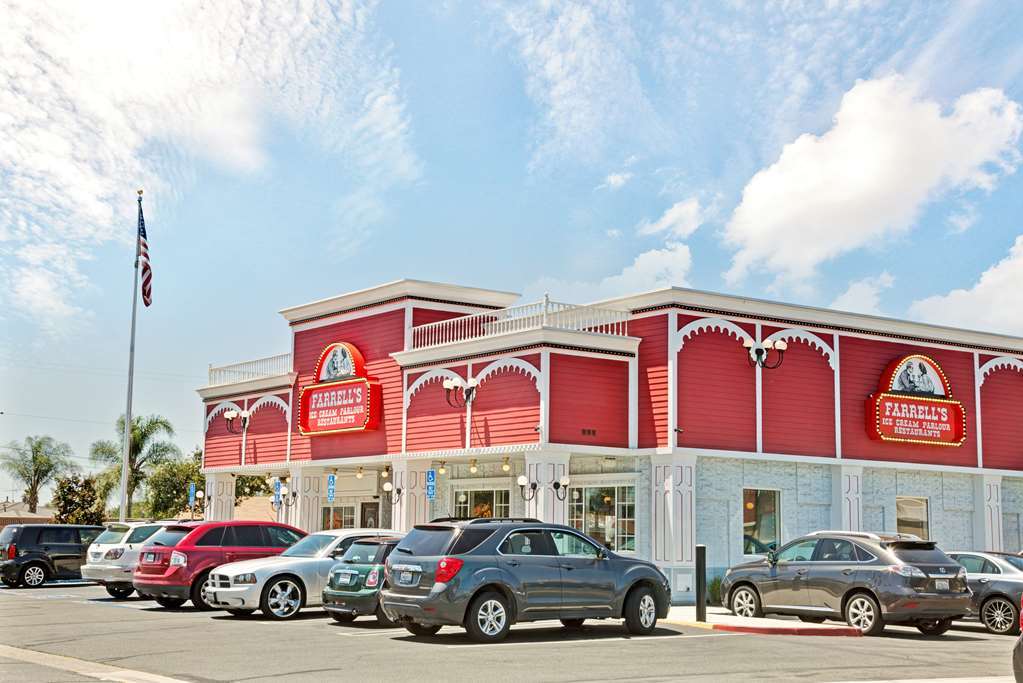 The Dixie Orange County Hotel Stanton Facilities photo
